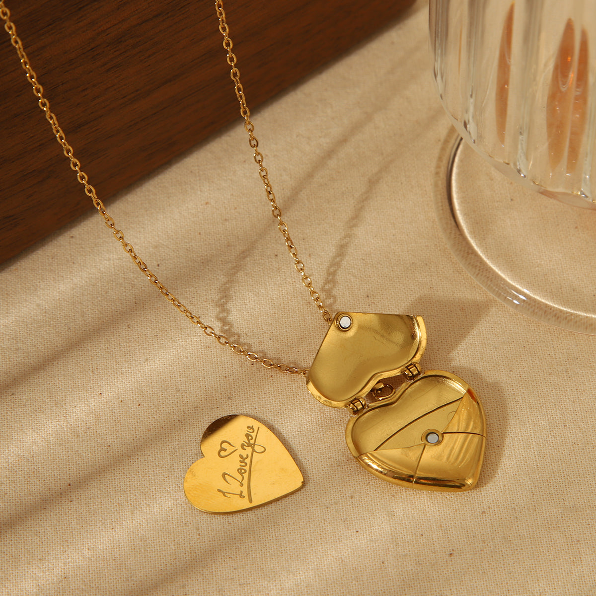 SECRET LOVE LOCKET
