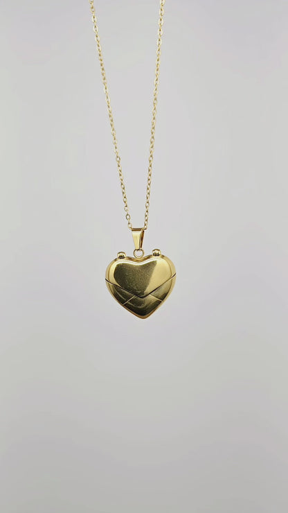 SECRET LOVE LOCKET